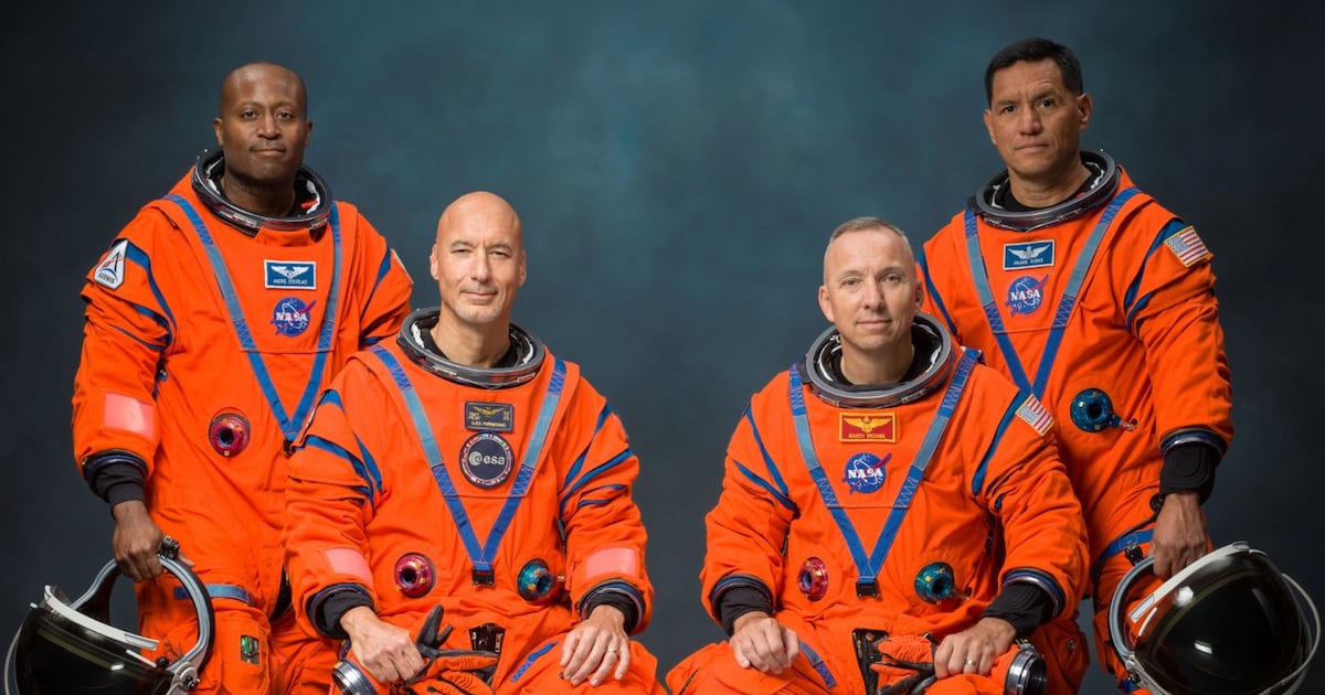 Artemis III: NASA unveils new astronaut crew