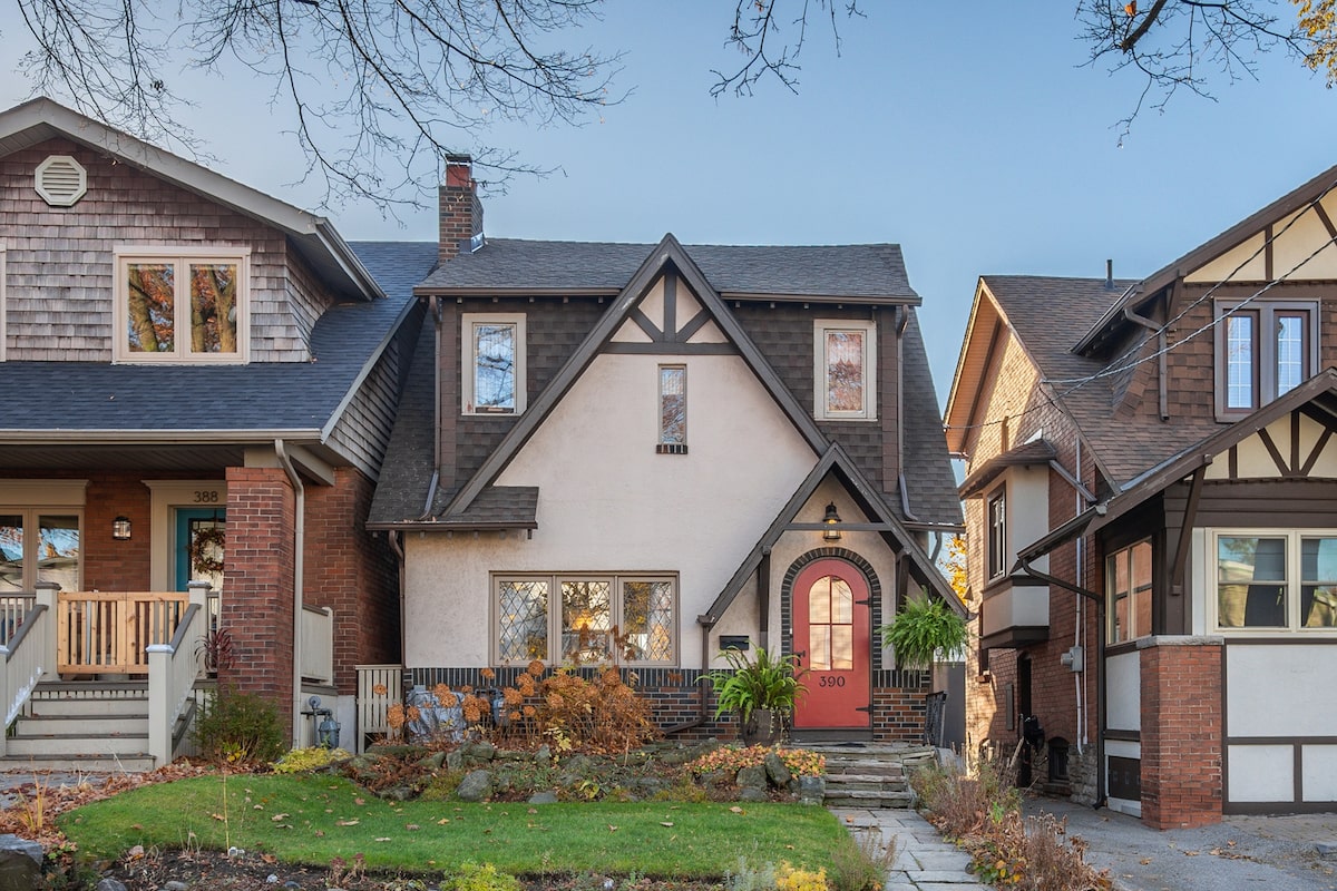 Three bids propel Beaches home $401,000 over asking price