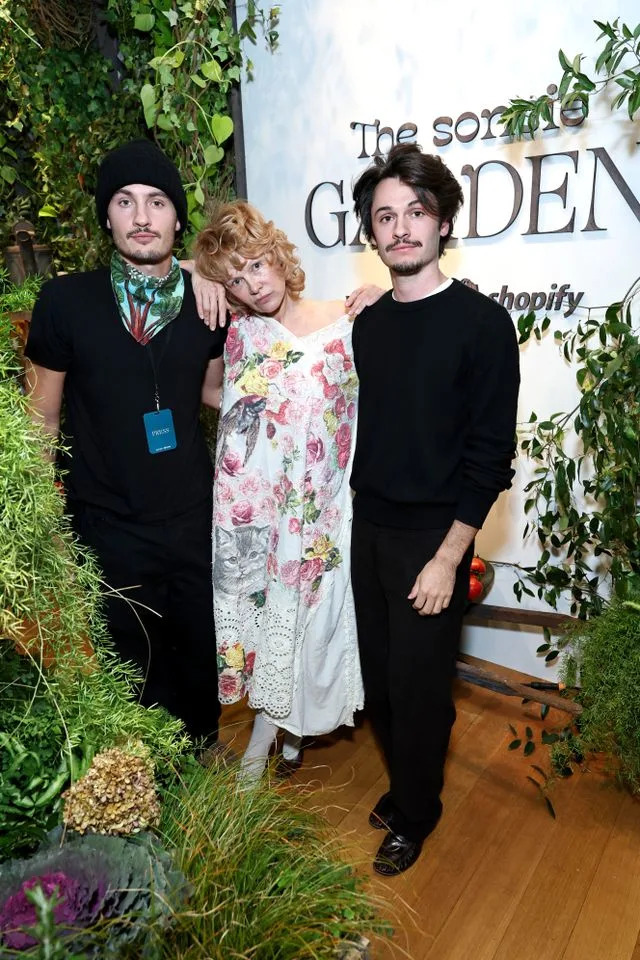 Anderson with her sons Brandon and Dylan.Credit: Getty