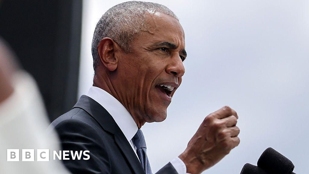 Obamas host star-studded opening of Chicago presidential centre - BBC