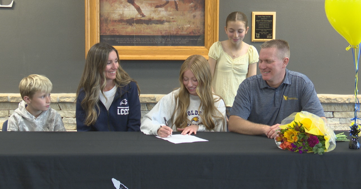 Central's Brenna Perriton commits to LCCC for soccer | Sports