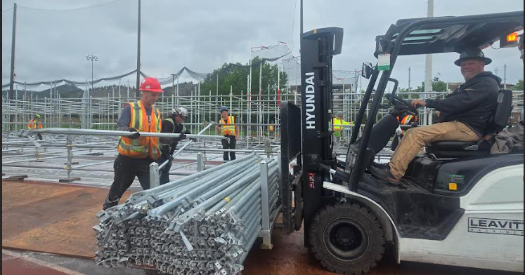 Kelowna's super-sized Apple Bowl under construction | News