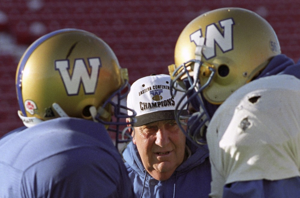 Winnipeg Blue Bombers coach Cal Murphy talks to fullback Duane Forde, left, and linebacker Elfrid Payton during team practice in Calgary on Nov. 24, 1993. THE CANADIAN PRESS/Dave Buston