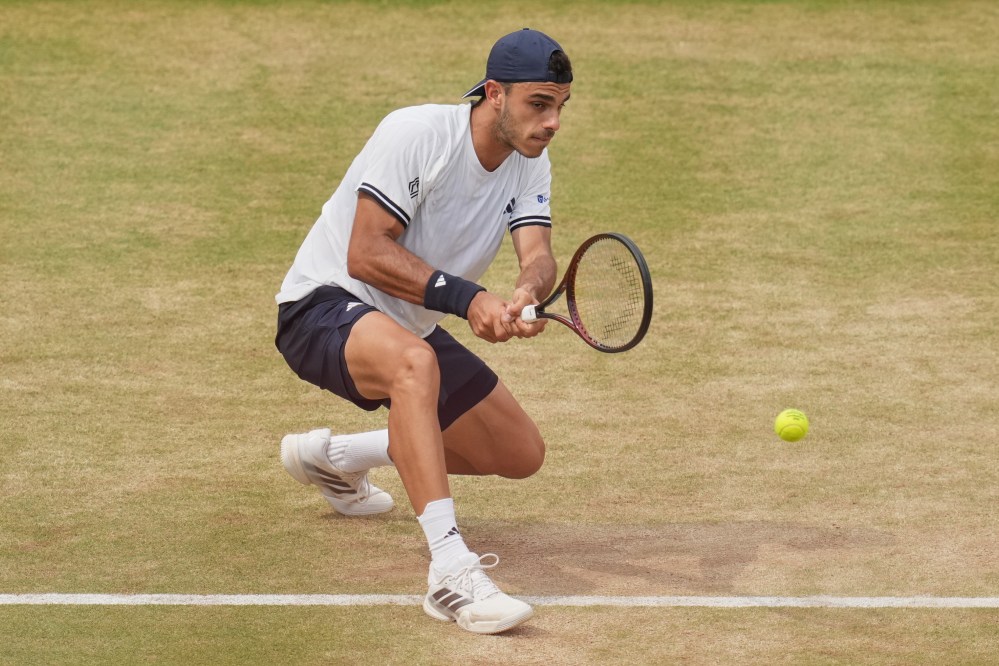 Francisco Cerundolo of Argentina hits a return to Tommy Paul of the United States during the men's final at the Queen's Club tennis championships in London, Sunday, June 21, 2026. (AP Photo/Maja Smiejkowska)