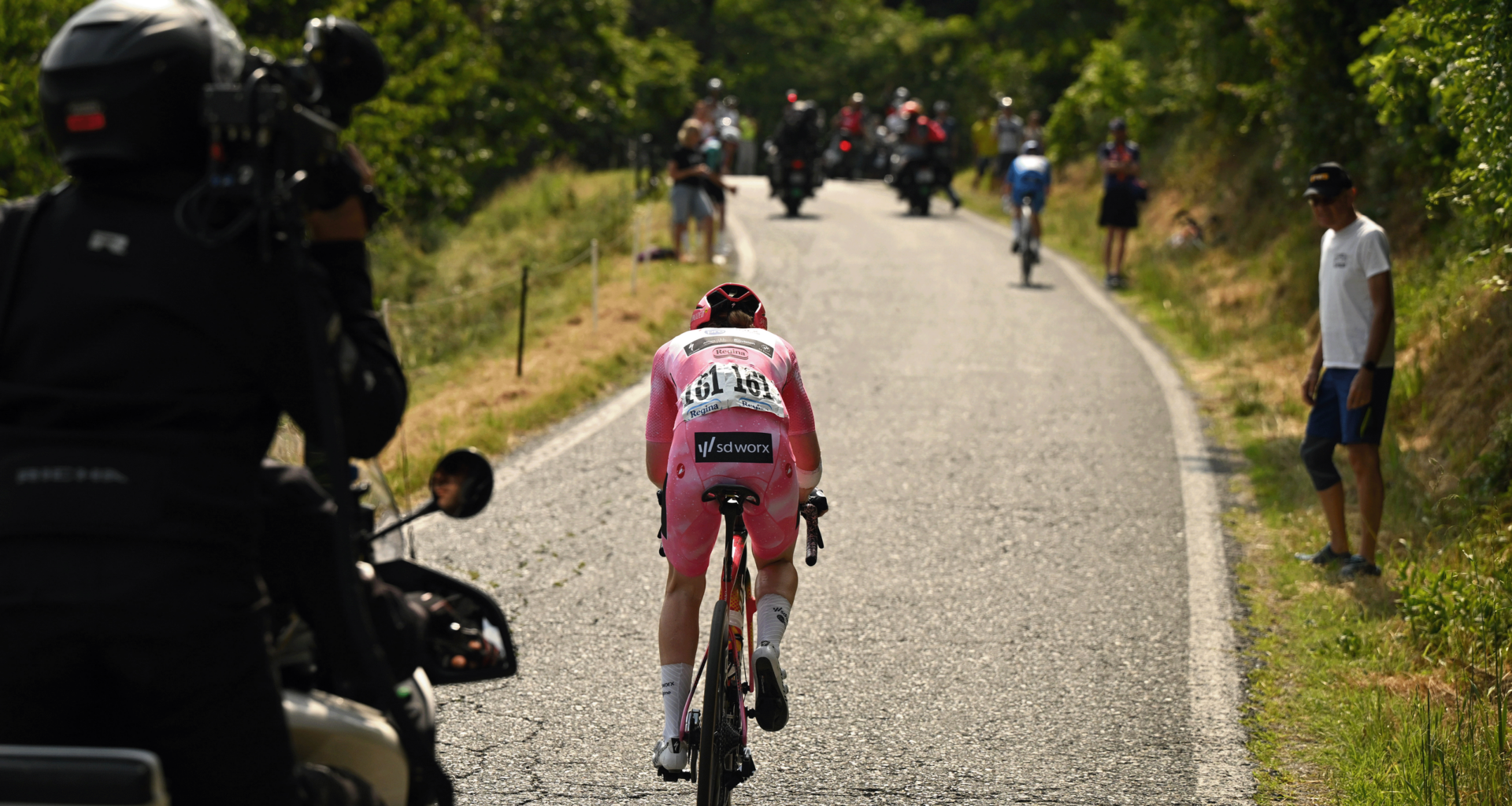 'It’s sad to lose it, but I fought with what I could' – Another Grand Tour slips away for Anna van der Breggen on final stage as she's unable to match Vollering at Giro d'Italia Women