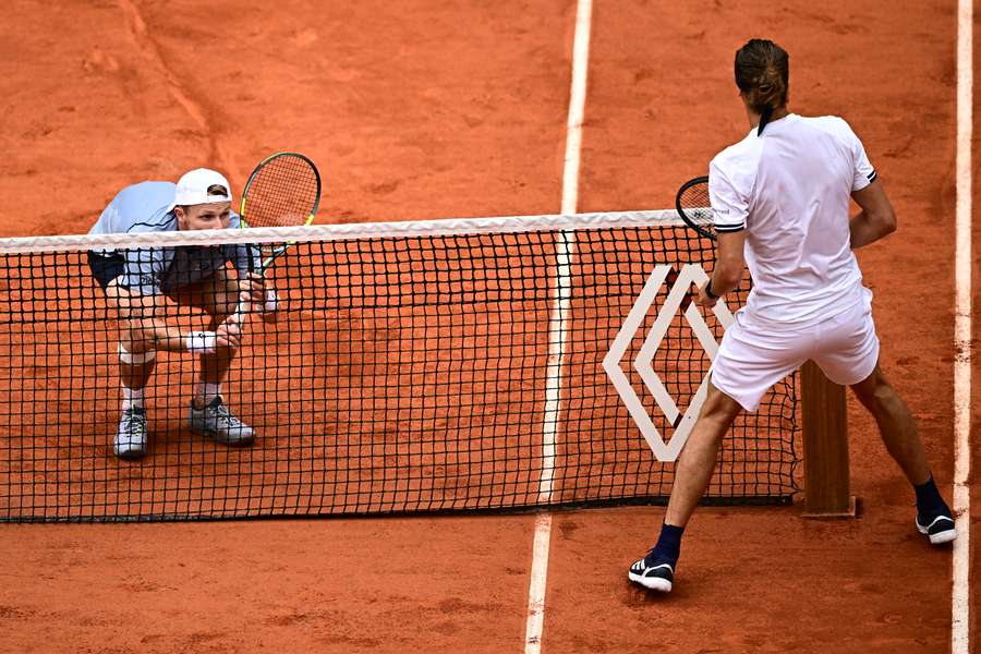 Jesper de Jong ducks to avoid a volley from Alexander Zverev