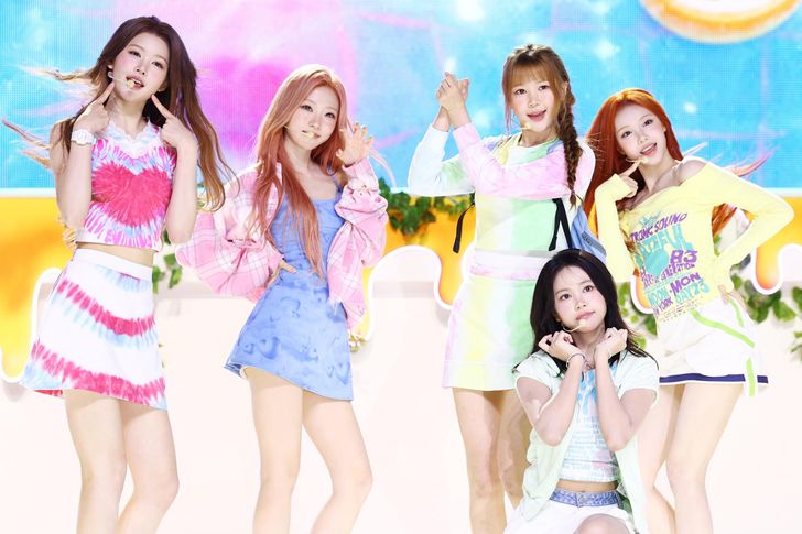 From left, A-na, Stella, Ye-on, Carmen and Ian, members of K-pop girl group Hearts2Hearts, perform 'Lemon Tang' during a media showcase at Blue Square in Yongsan District, Seoul, Monday. Yonhap