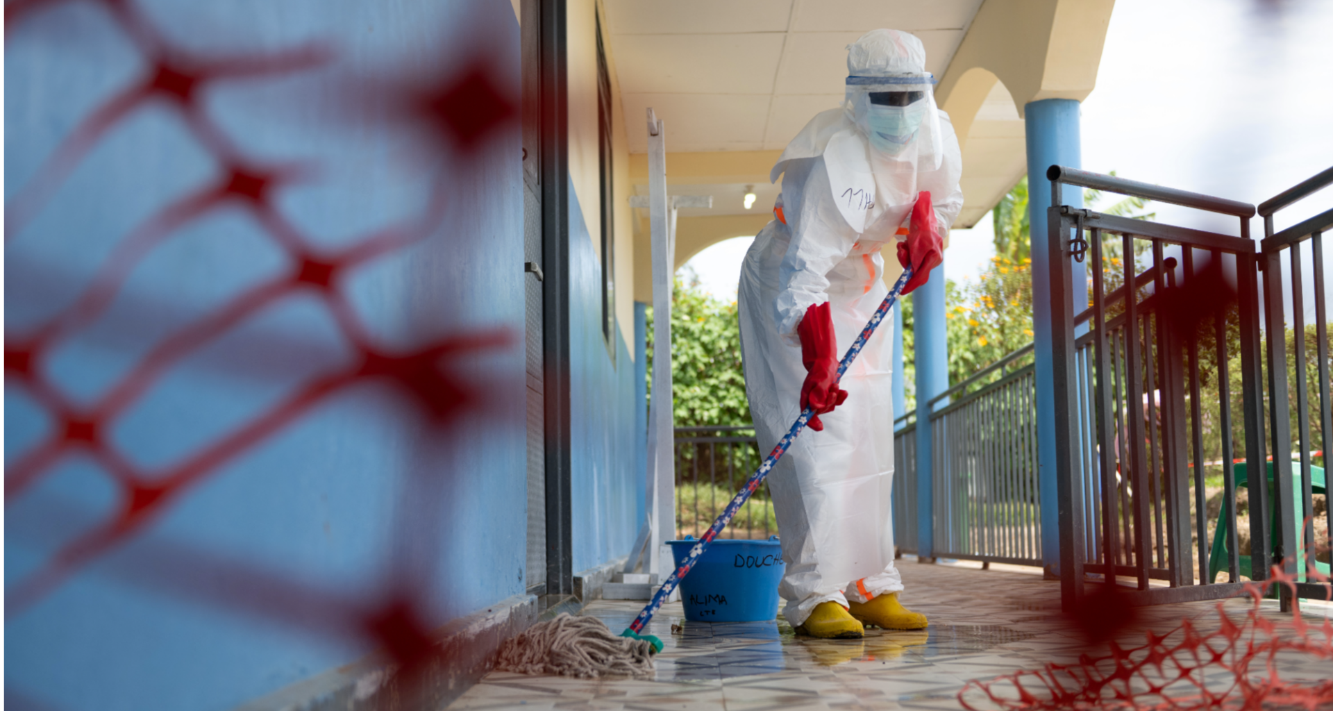 Ebola cases top 500 in DR Congo amid spread warning