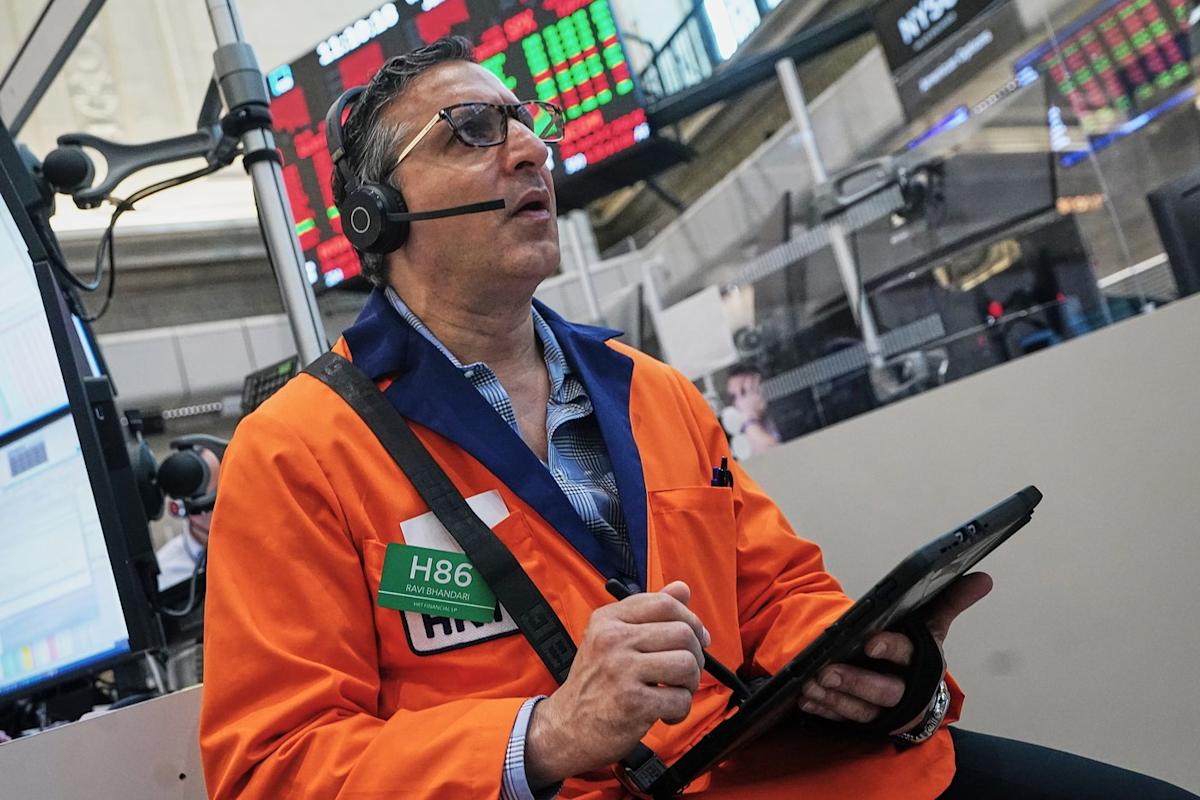 Most US stocks rise as oil prices ease, but slumping AI stars weigh on Wall Street
