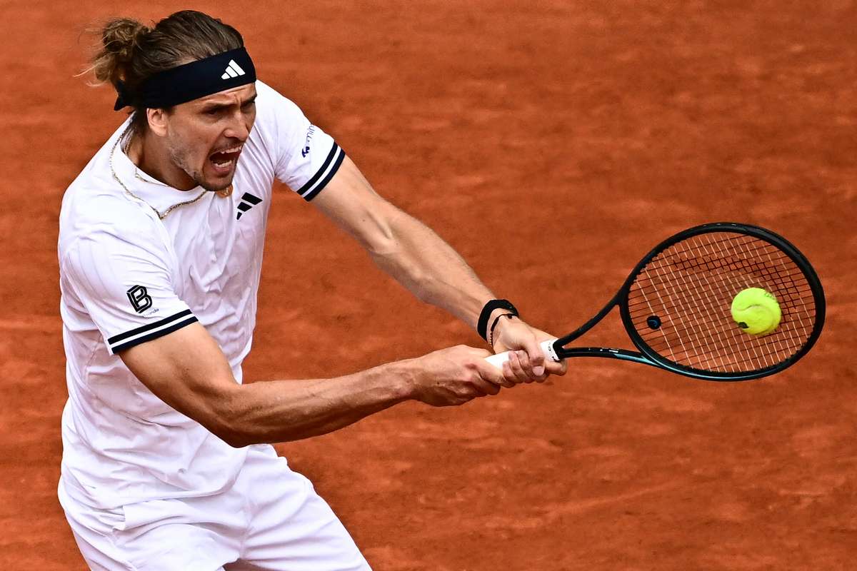 Zverev through to quarters as De Jong bows out of special French Open