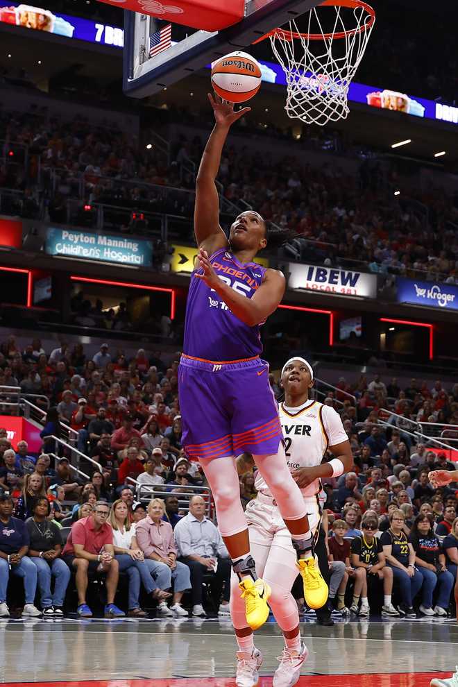 WNBA: JUN 24 Phoenix Mercury at Indiana Fever Phoenix Mercury forward Alyssa Thomas (25) goes up with her shot from the lane in the first half of play during a WNBA game between the Phoenix Mercury and the Indiana Fever on June 24, 2026, at Gainbridge Fieldhouse in Indianapolis, IN.