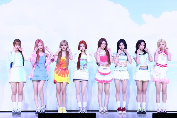 Members of K-pop girl group Hearts2Hearts pose during a press event at Blue Square in Yongsan District, Seoul, Monday. Yonhap