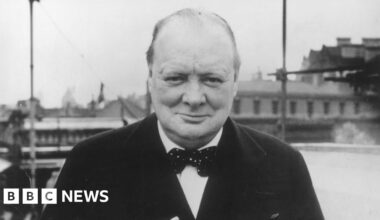 National Portrait Gallery display withdrawn after Churchill row - BBC