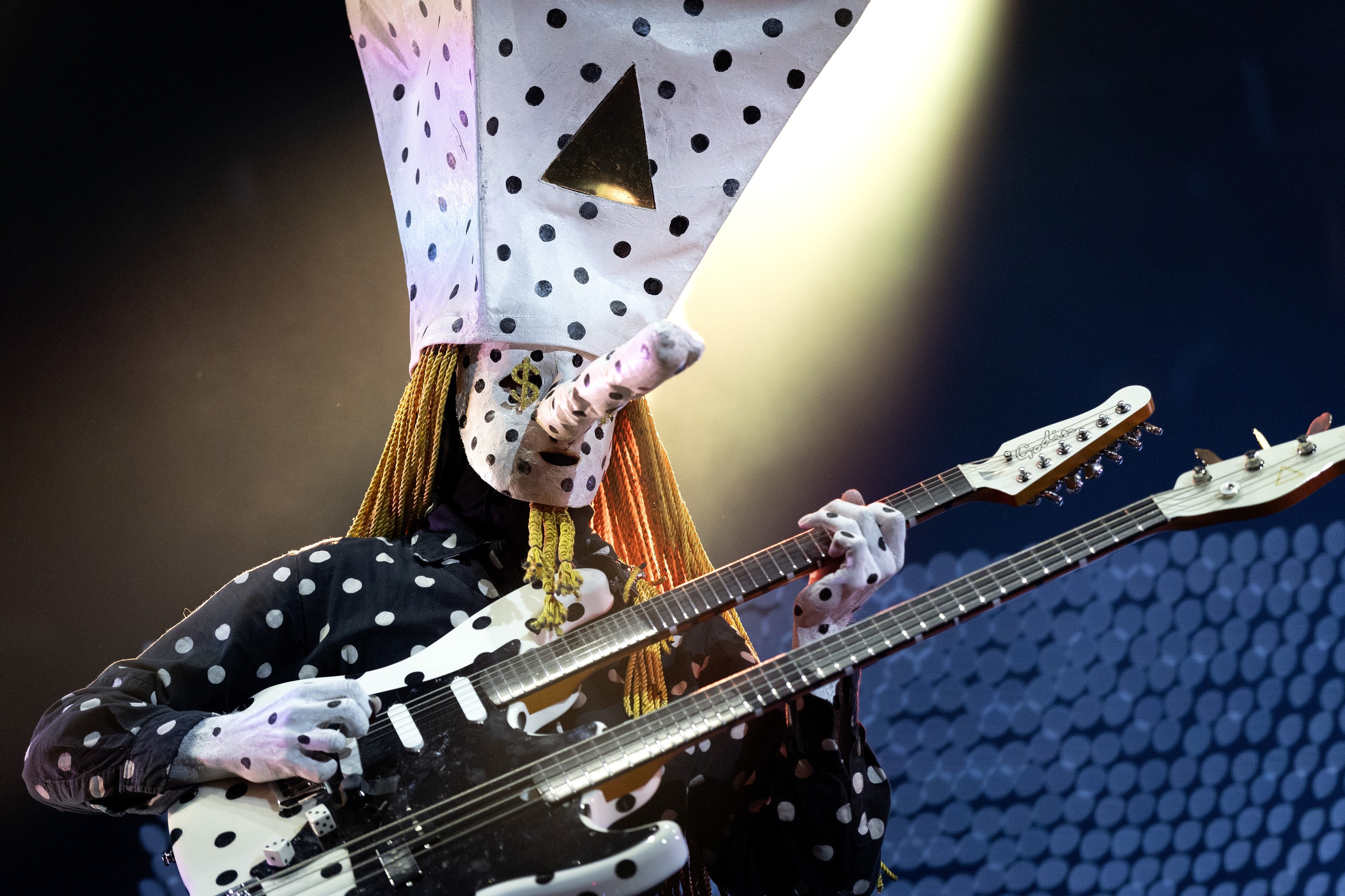 Khn de Poitrine of Angine de Poitrine performs on stage.