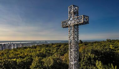 Iconic Mount Royal cross to go dark for more than a year during restoration