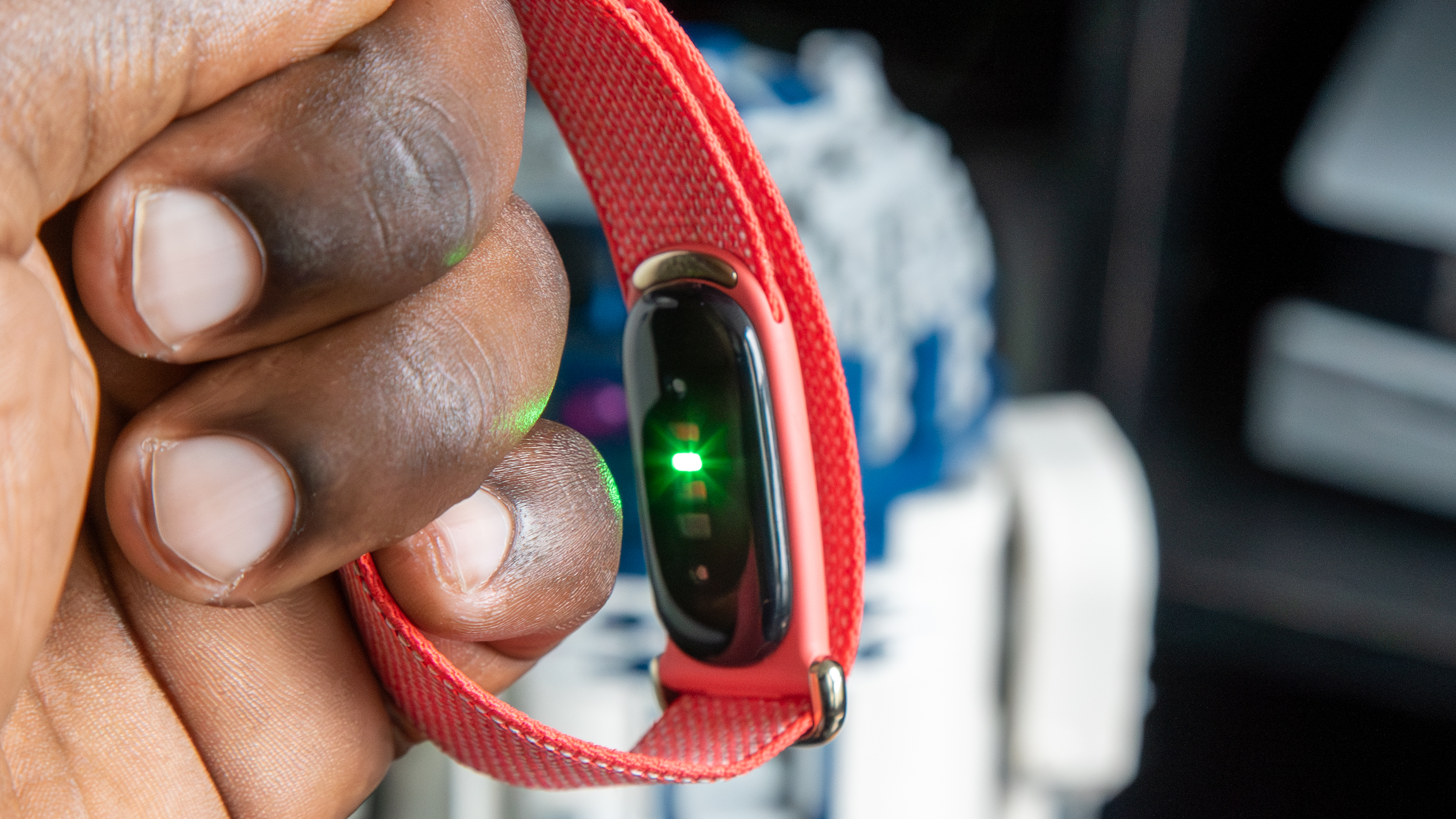 The Fitbit Air heart rate sensor