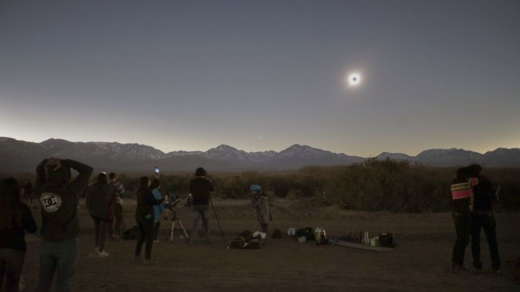people gather to look at the total solar eclipse.