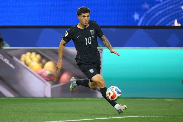 US forward #10 Christian Pulisic controls the ball during the 2026 World Cup Group D football match between Turkey and USA at the Los Angeles Stadium in Inglewood on June 25, 2026. (Photo by Patrick T. FALLON / AFP)