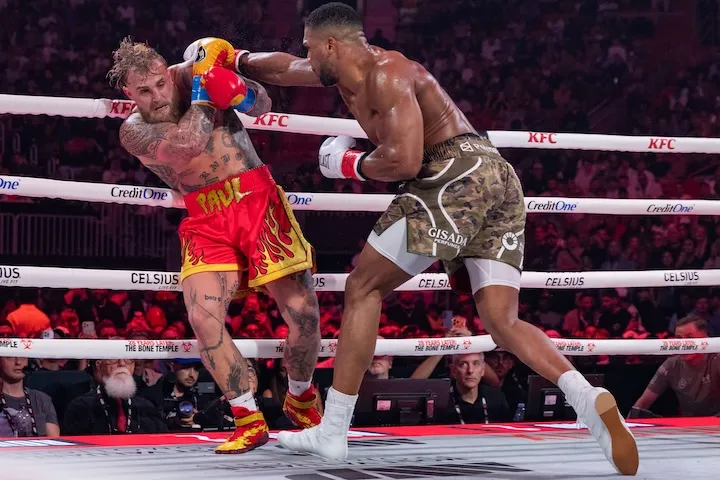 Mauricio Sulaiman: "Mikaelian MUST Fight Benavidez, Usyk Ordered to Face Kabayel"