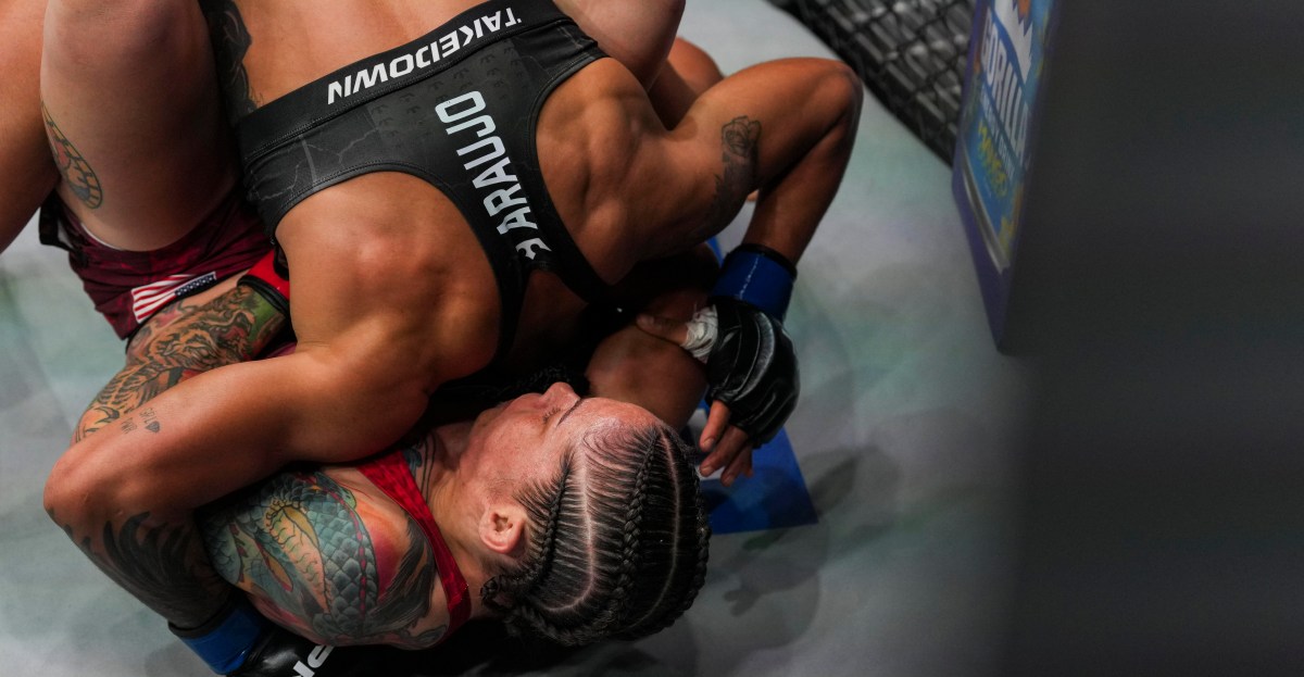 Video: Liz Carmouche Submits Viviane Araujo At PFL San Diego
