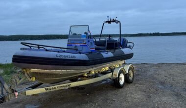 Stranded man, children rescued on lake northwest of Edmonton