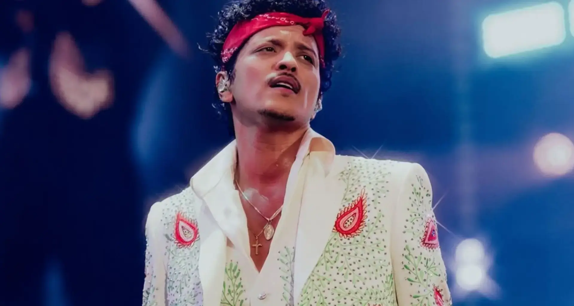 Bruno Mars performs 'Dance With Me' encore at final Toronto show- NOW Toronto