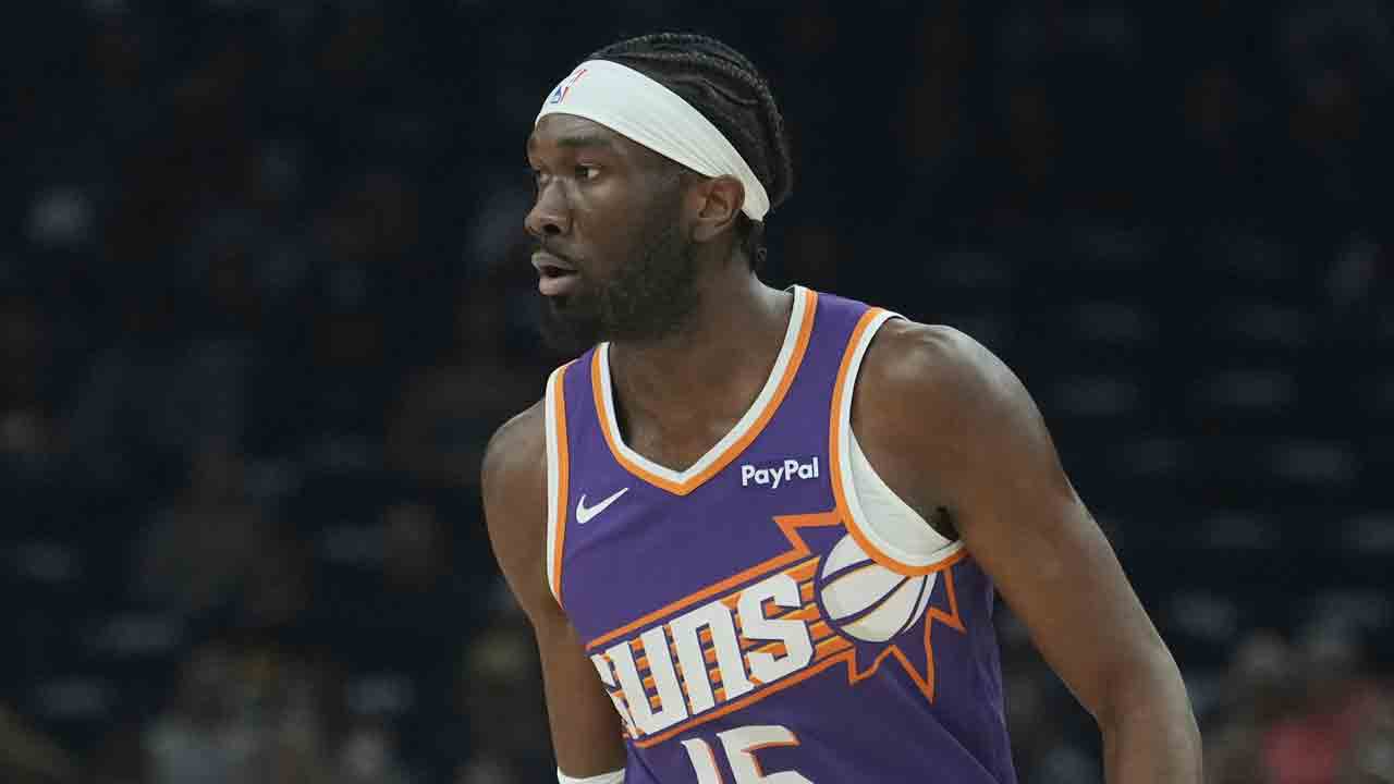 AP Source: Suns bringing Mark Williams back on $38 million, 3-year deal