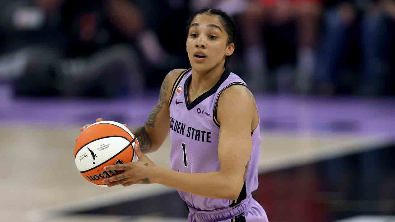 WNBA Roundup: Williams' 13 4th-quarter points lead Valkyries over Dream