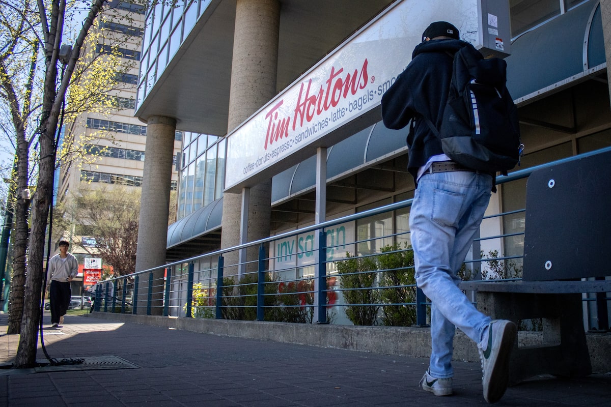 Tim Hortons blames franchisees for lower profits in lawsuit defence