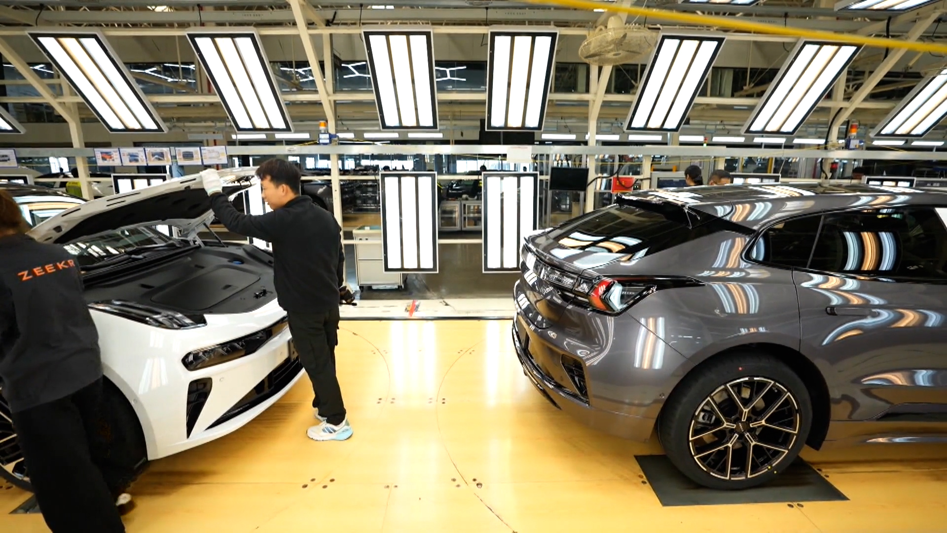 Click to play video: 'Ottawa sends mixed signals surrounding security concerns as Chinese EVs enter country'