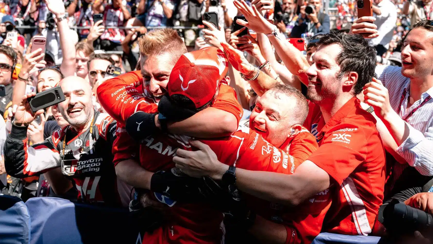Lewis Hamilton, Ferrari, celebrates with his team