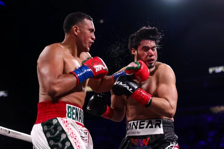 David Benavidez took apart Gilberto Ramirez to score a sixth-round stoppage Saturday at T-Mobile Arena in Las Vegas. (May 2, 2026)