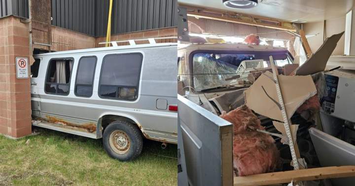 Stony Plain daycare evacuated after van hits building, gas leak detected - Edmonton