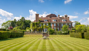 Game, Set, Stay: Wimbledon-Inspired Stays with Tennis Courts