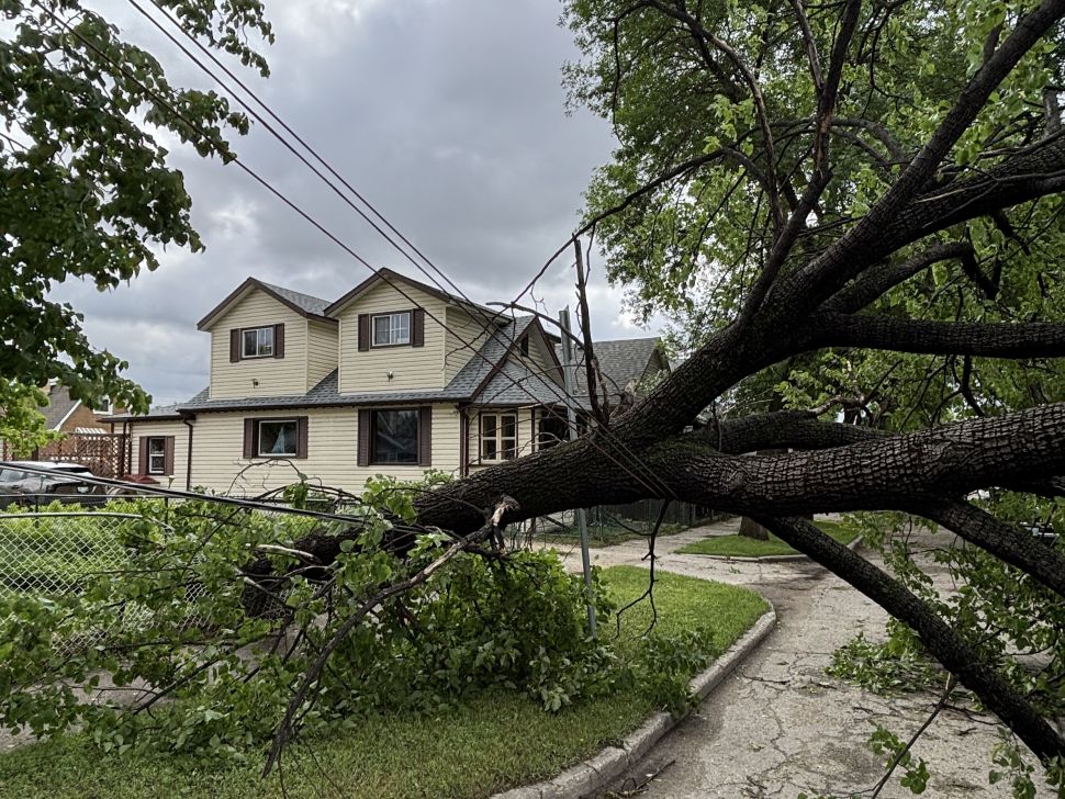 Storm leaves 25,000 without power across Manitoba