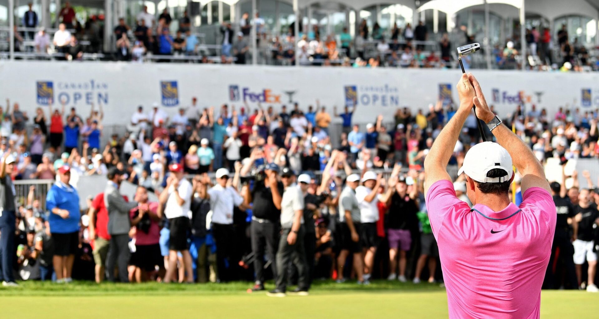 Crazy scenes on 18 at the RBC Canadian Open