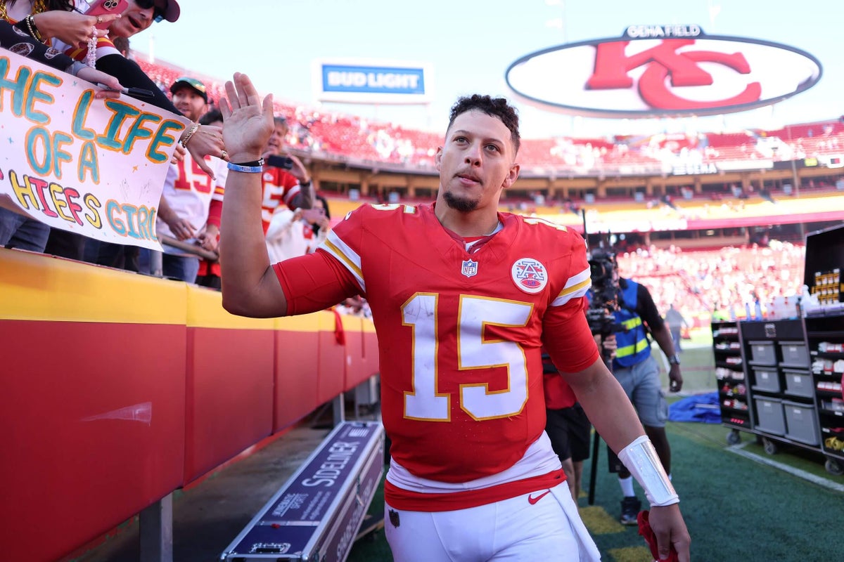 Patrick Mahomes, Chiefs agree to record contract extension exceeding $500M