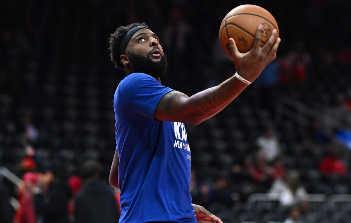 Knicks’ Mitchell Robinson practices with broken pinkie ahead of NBA Finals Game 1