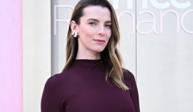 Office Romance: Betty Gilpin on Using Prosthetic Vagina for Birthing Scene
