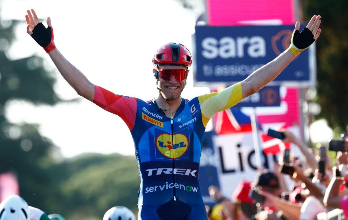 Lidl - Trek rider Jonathan Milan celebrates as he wins the final stage of the Giro d'Italia (Photo by Luca Bettini / AFP)