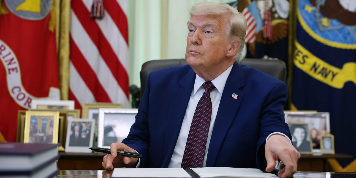 Trump says he’ll sign deal with Iran to reopen Hormuz Sunday