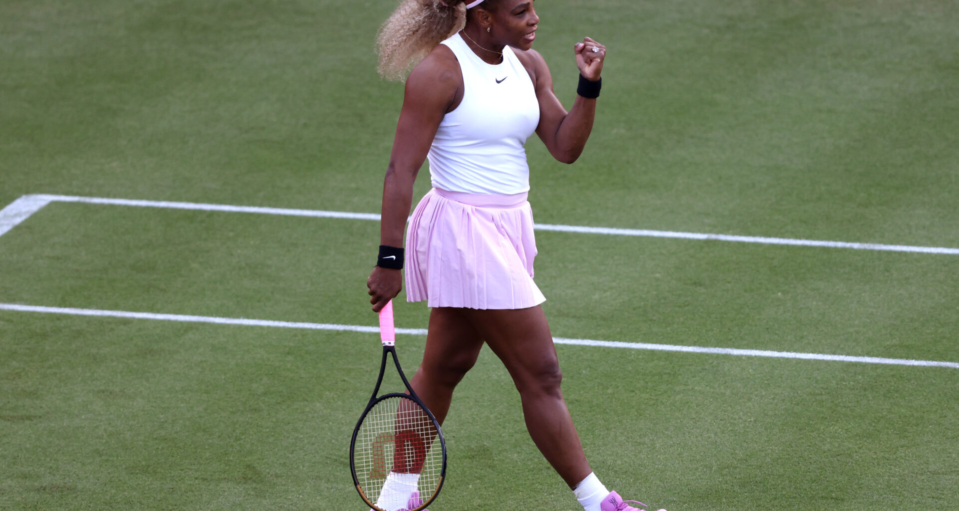 'Just unbelievable!' Serena answers Routliffe's smash with screaming winner
