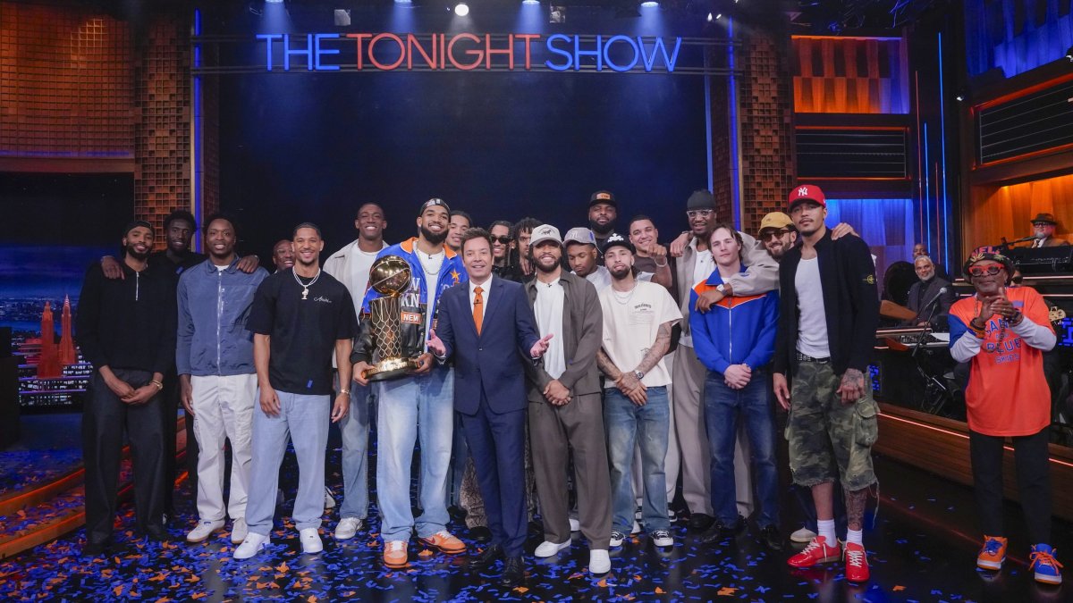 Knicks appear on ‘Tonight Show’ as Fallon raises championship memento to rafters – NBC New York