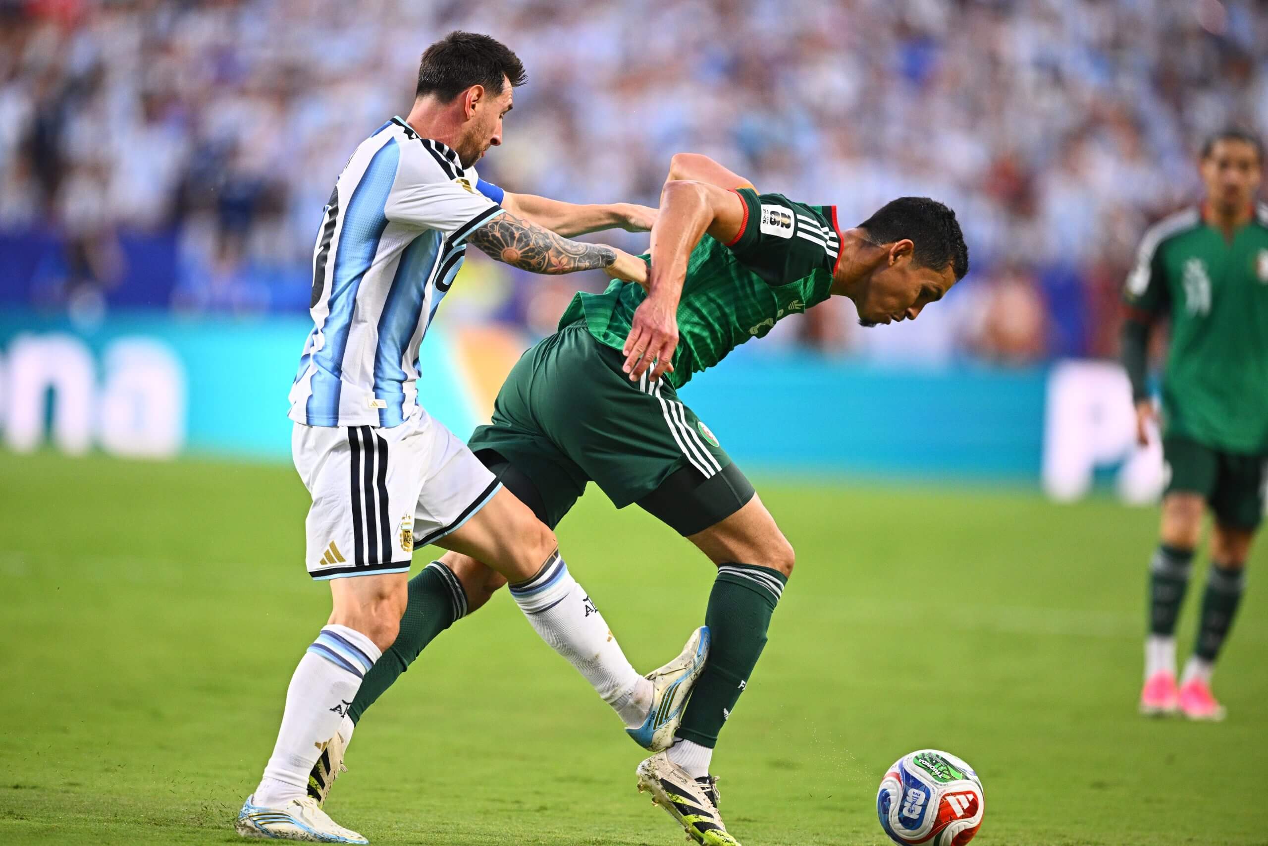 Lionel Messi tackles Mandi from Algeria