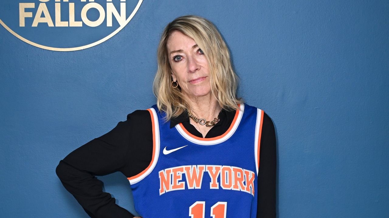 Watch Kim Gordon Play “Play Me” on The Tonight Show