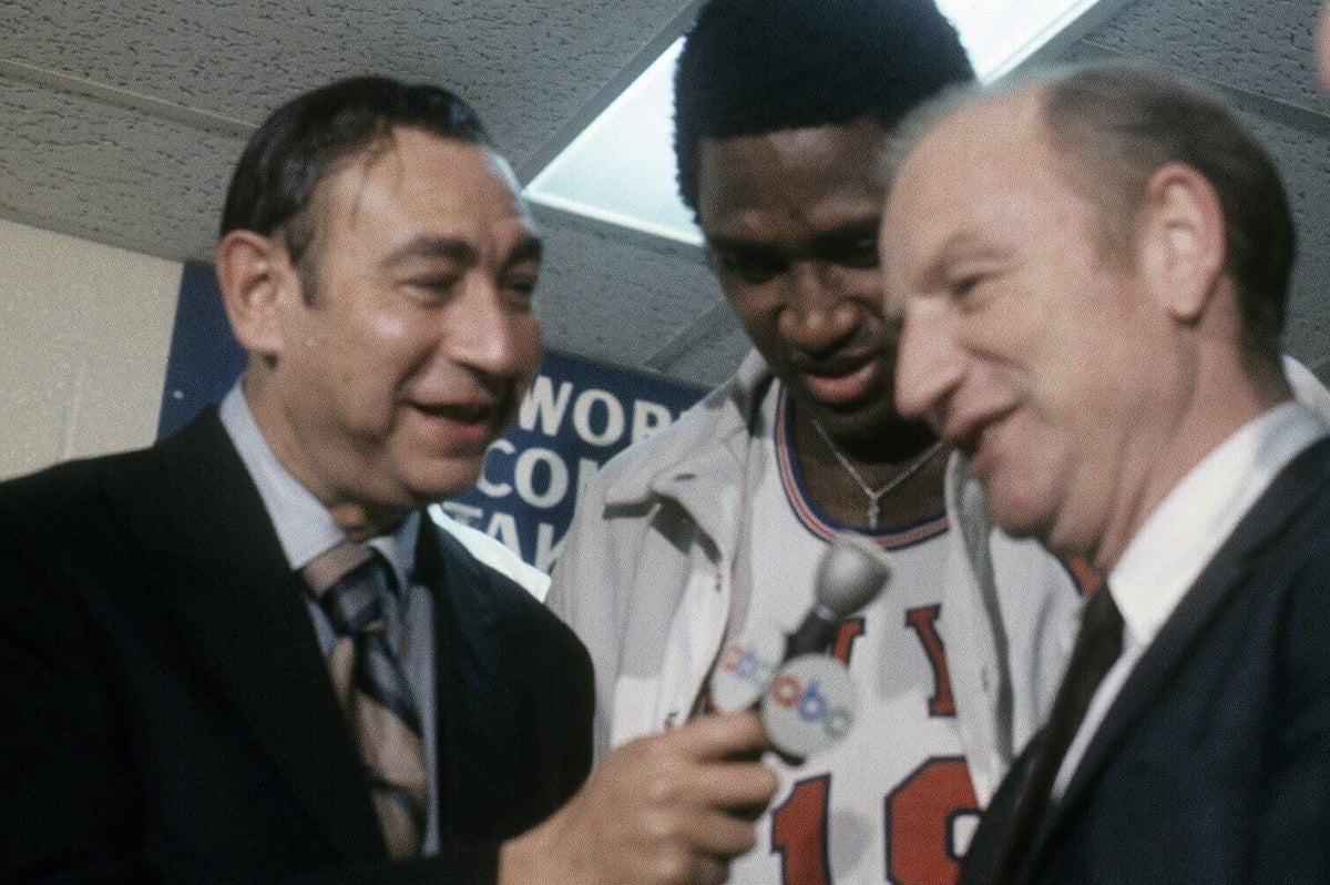 Knicks’ run is missing one thing: The Captain, Willis Reed, enjoying it with his friends