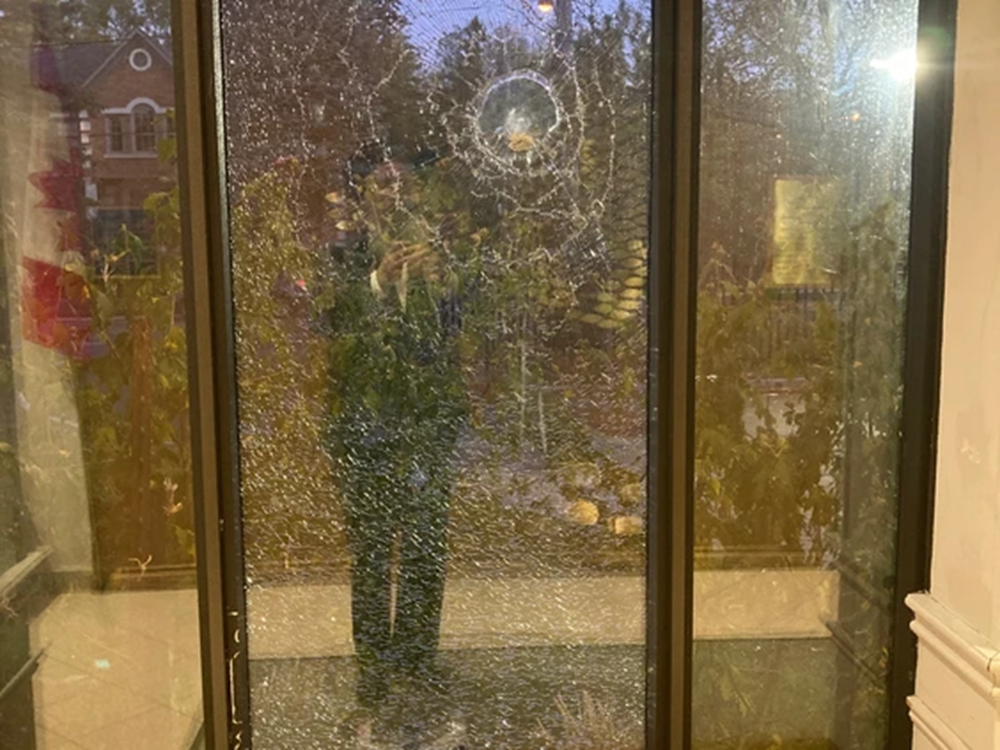 Damage at Kehillat Shaarei Torah synagogue in north Toronto, vandalized for the 10th time in just over a year and a half (Photo: National Post) הנזק שנגרם לבית הכנסת "קהילת שערי תורה" בצפון טורונטו, שנפגע על ידי ונדליסטים בפעם העשירית בתוך קצת יותר משנה וחצי