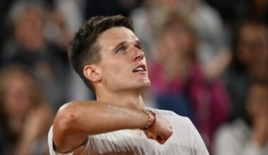 Jakub Mensik goes from cramps and wheelchair to spot in Roland-Garros semifinals