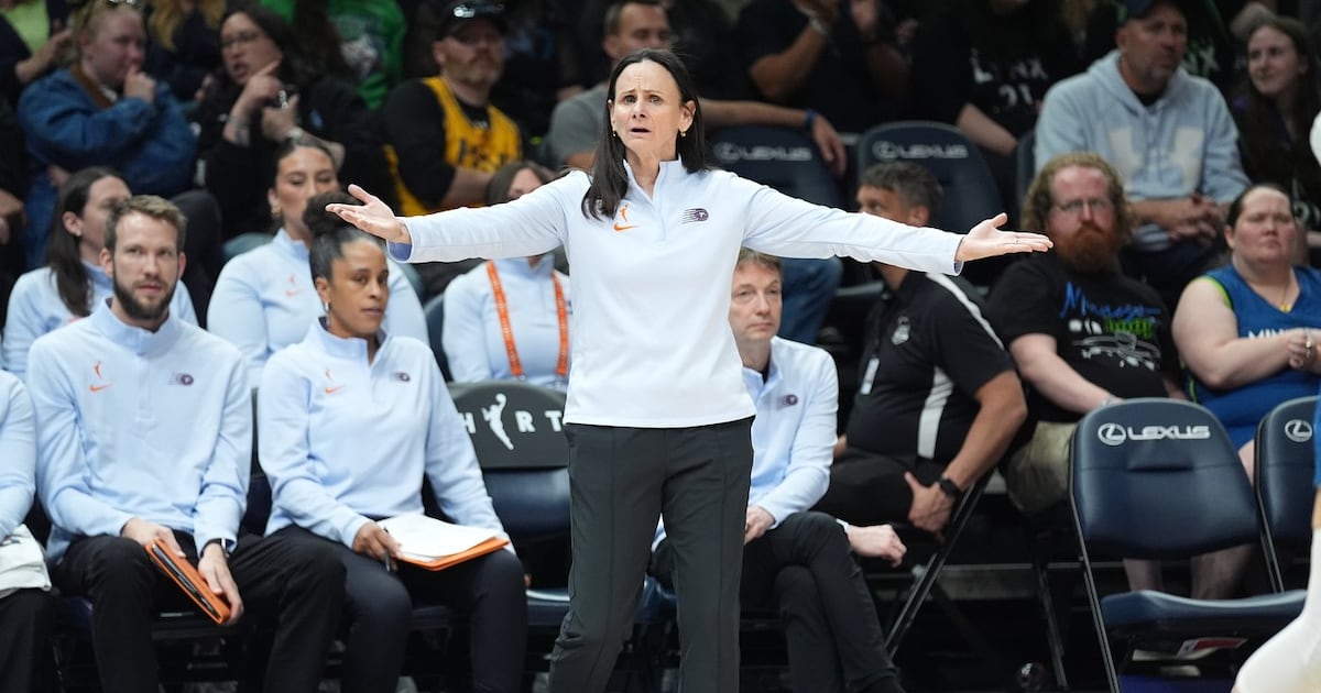 Sandy Brondello gets a roaring ovation in her Liberty return with Toronto Tempo