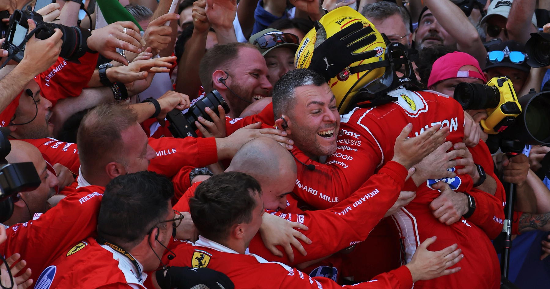 Lewis Hamilton issues Ferrari instruction in Mercedes F1 title pursuit